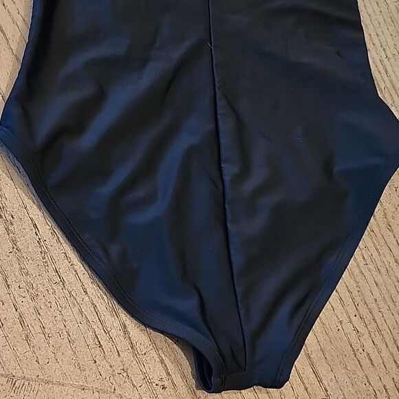 Black one piece swimsuit size S never worn only tried on brand new condition - Picture 9 of 11
